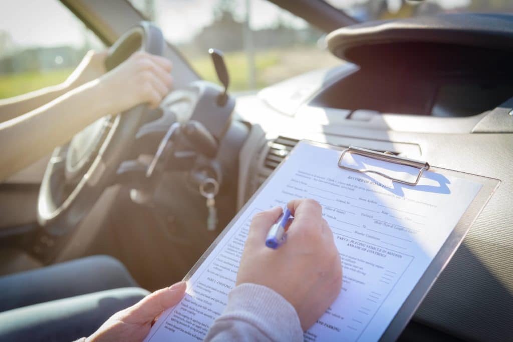 Inscription au permis de conduire : moins de papier, plus de numérique !